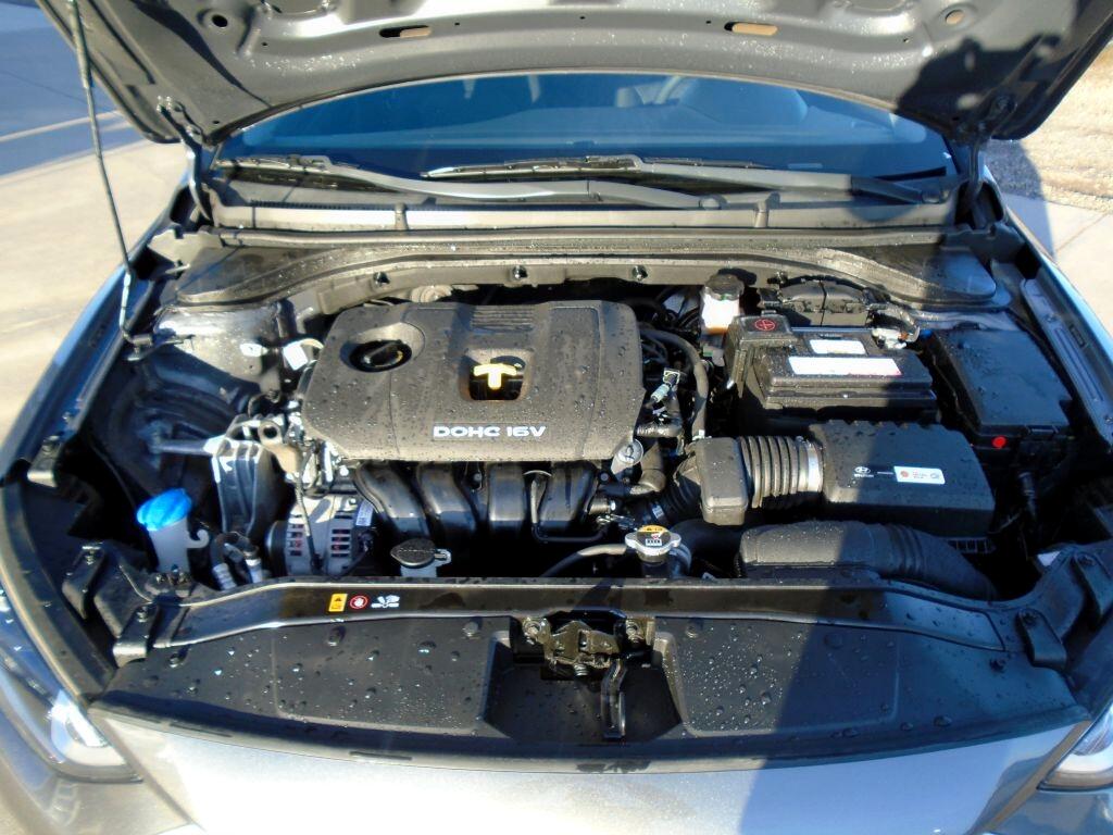 Hyundai Elantra SE 6AT 2018