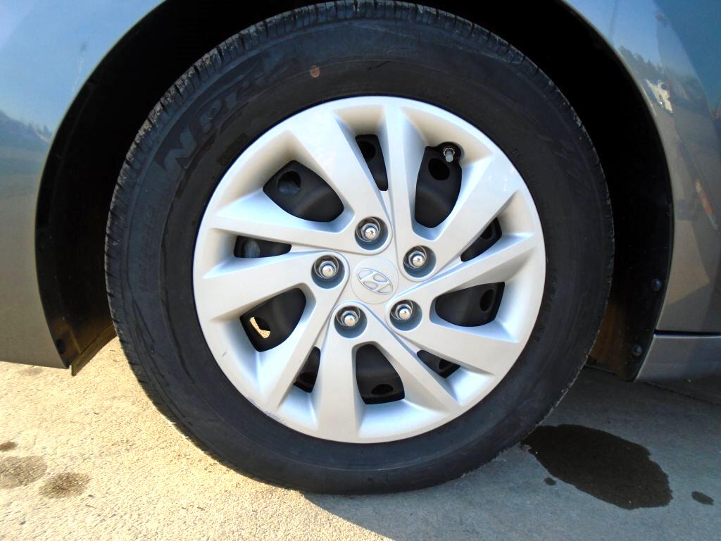 Hyundai Elantra SE 6AT 2018