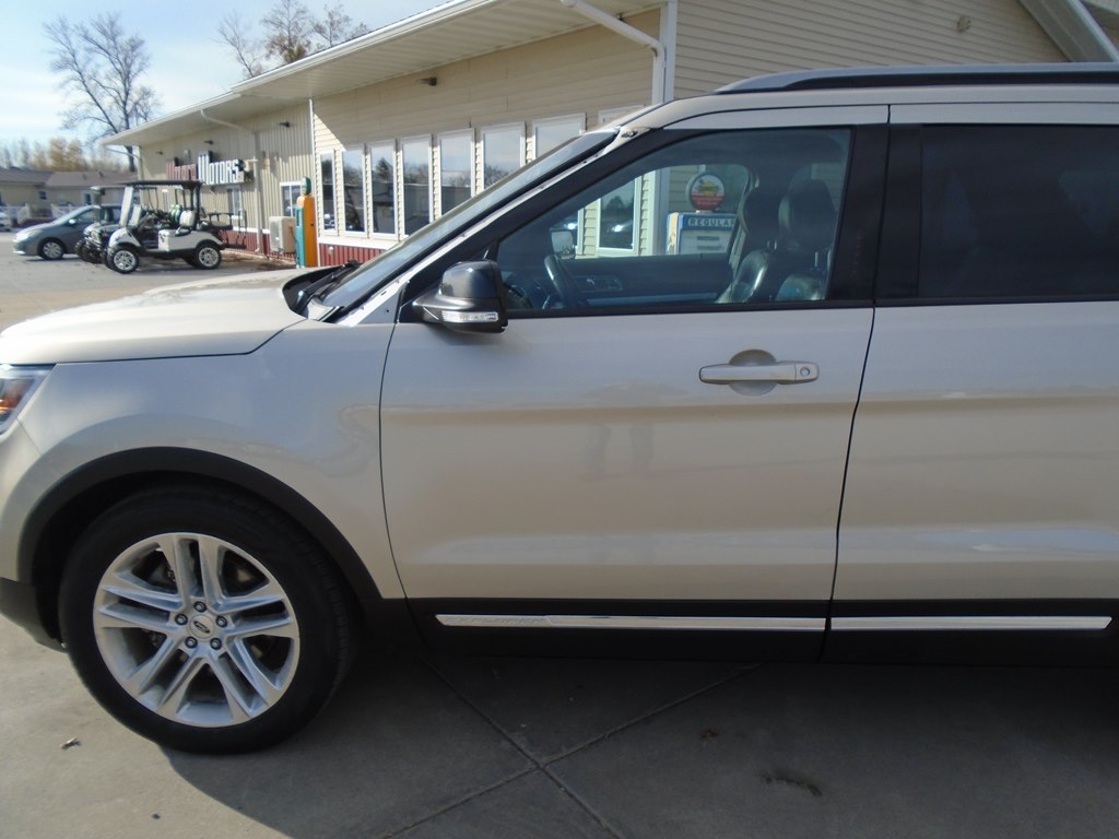 Ford Explorer XLT 4WD 2017
