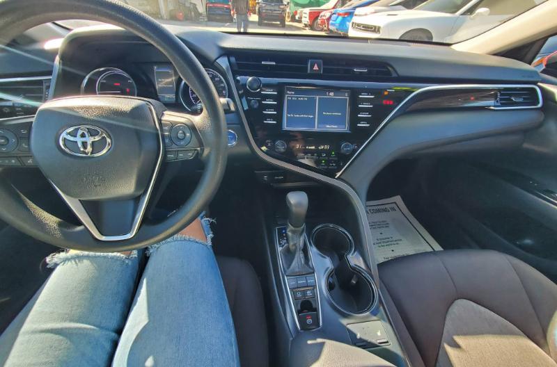 Toyota Camry Hybrid XLE 2018