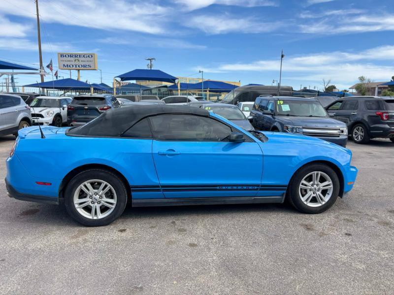 Ford Mustang V6 Convertible 2010