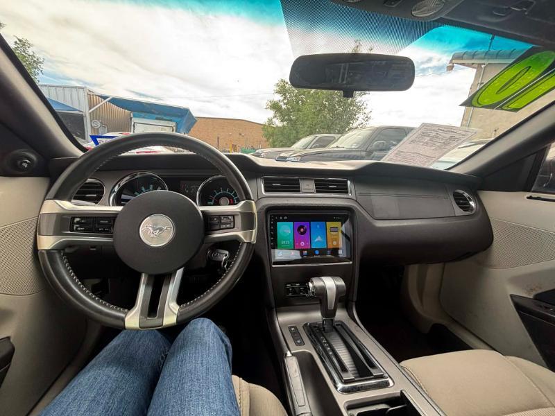 Ford Mustang V6 Convertible 2010