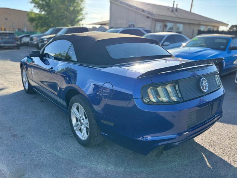 Ford Mustang V6 Convertible 2013