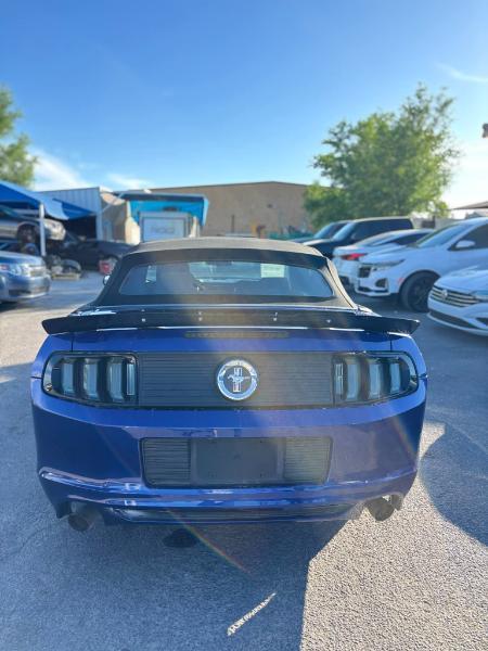Ford Mustang V6 Convertible 2013