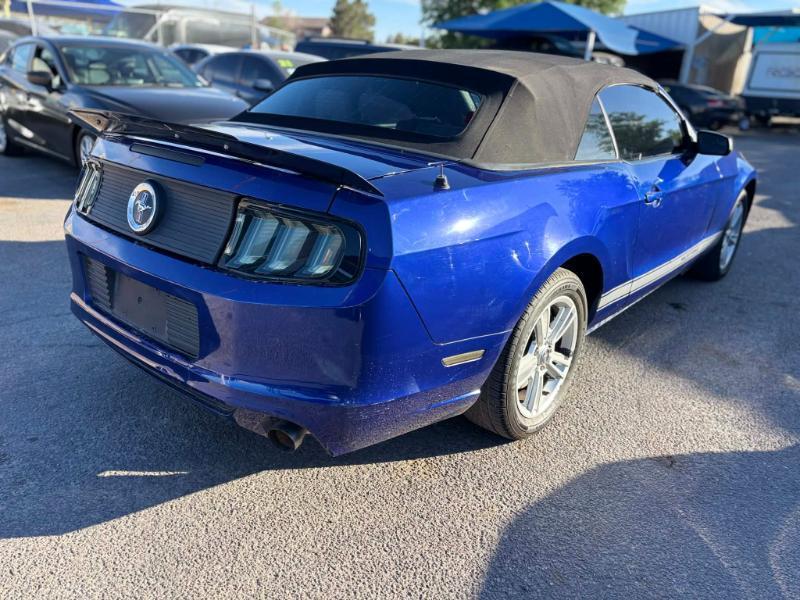 Ford Mustang V6 Convertible 2013