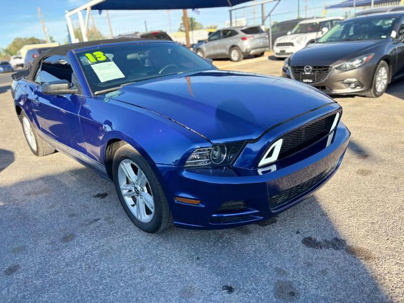 Ford Mustang V6 Convertible 2013