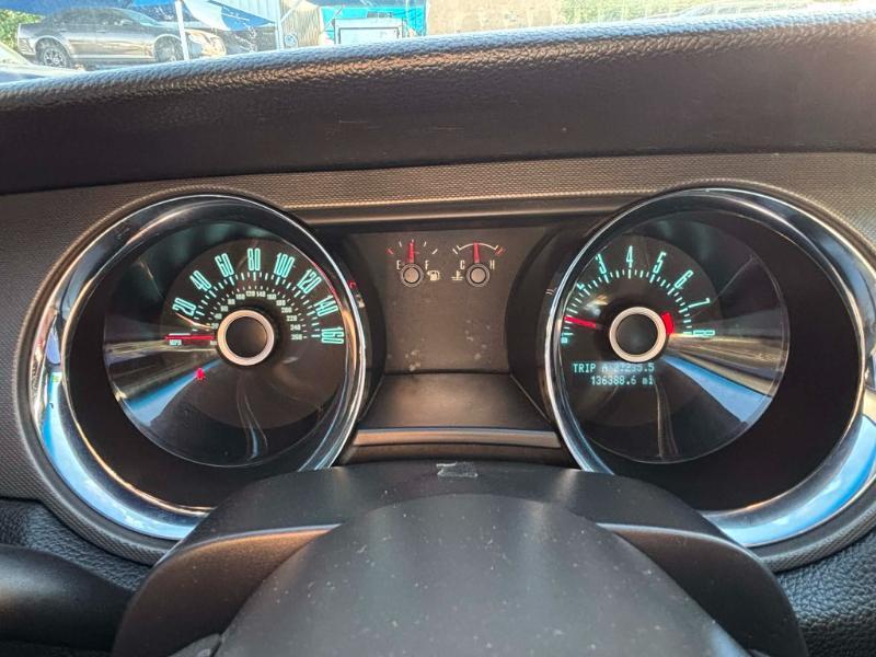 Ford Mustang V6 Convertible 2013