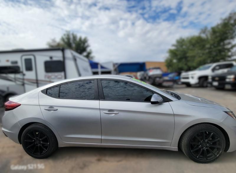 Hyundai Elantra SE 6M 2020