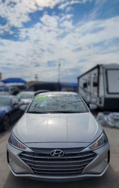 Hyundai Elantra SE 6M 2020