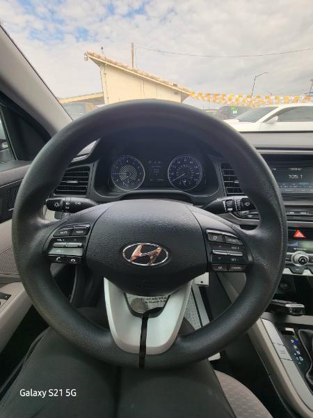 Hyundai Elantra SE 6M 2020