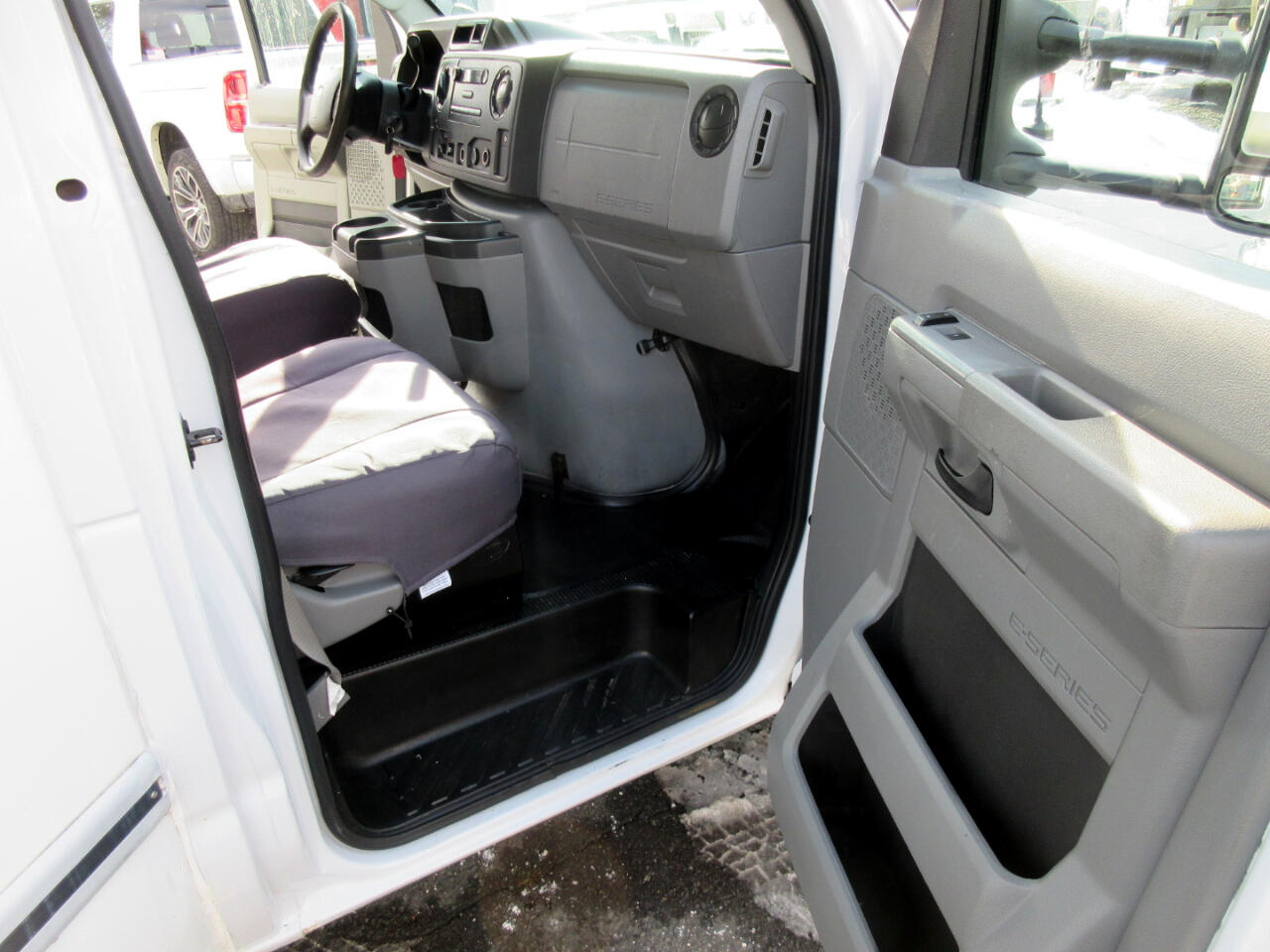 Ford E-Series Cutaway  2017