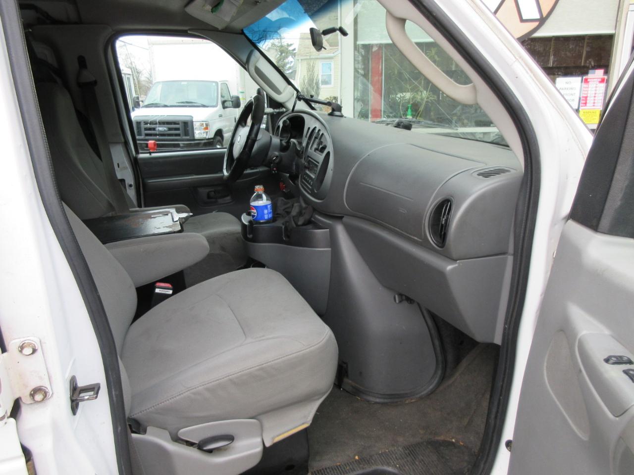 Ford Econoline Cargo Van  2007