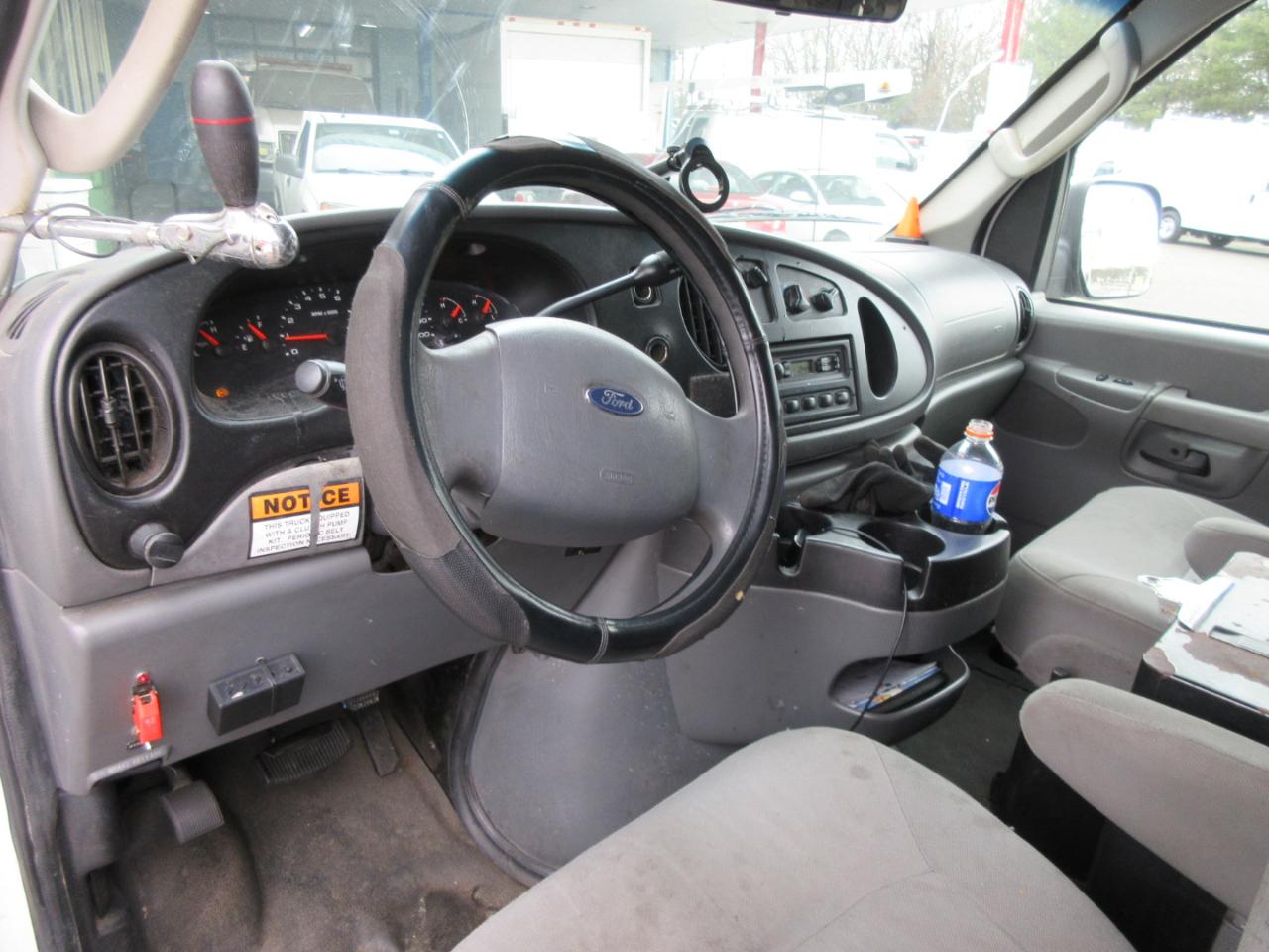 Ford Econoline Cargo Van  2007