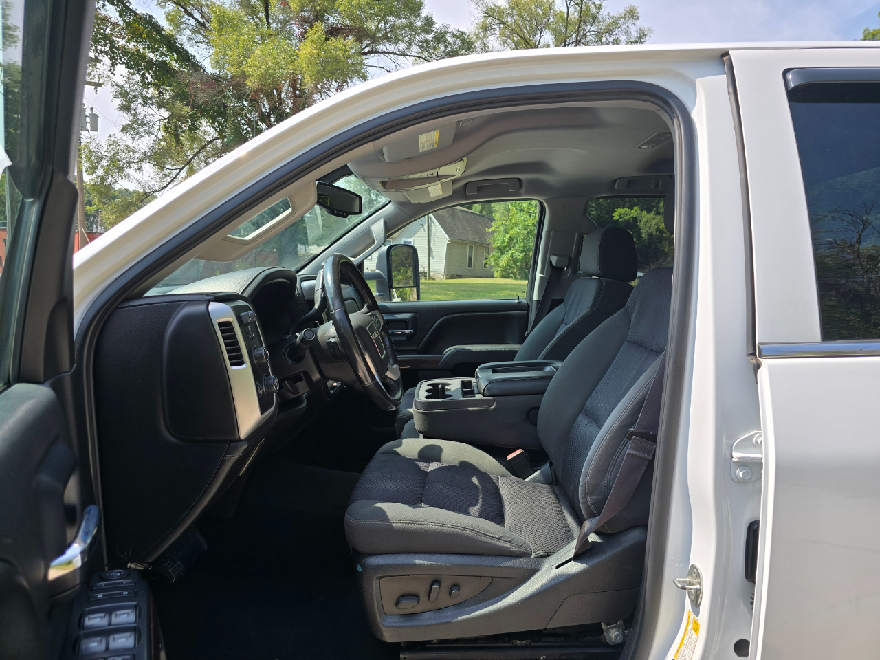 GMC Sierra 2500HD SLE Double Cab 4WD 2015 GMC Sierra 2500HD SLE Double Cab 4WD 2015