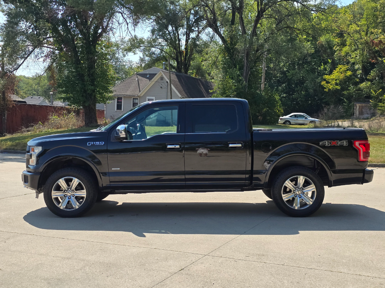 Ford F-150 Platinum SuperCrew 5.5-ft. Bed 4WD 2016 Ford F-150 Platinum SuperCrew 5.5-ft. Bed 4WD 2016