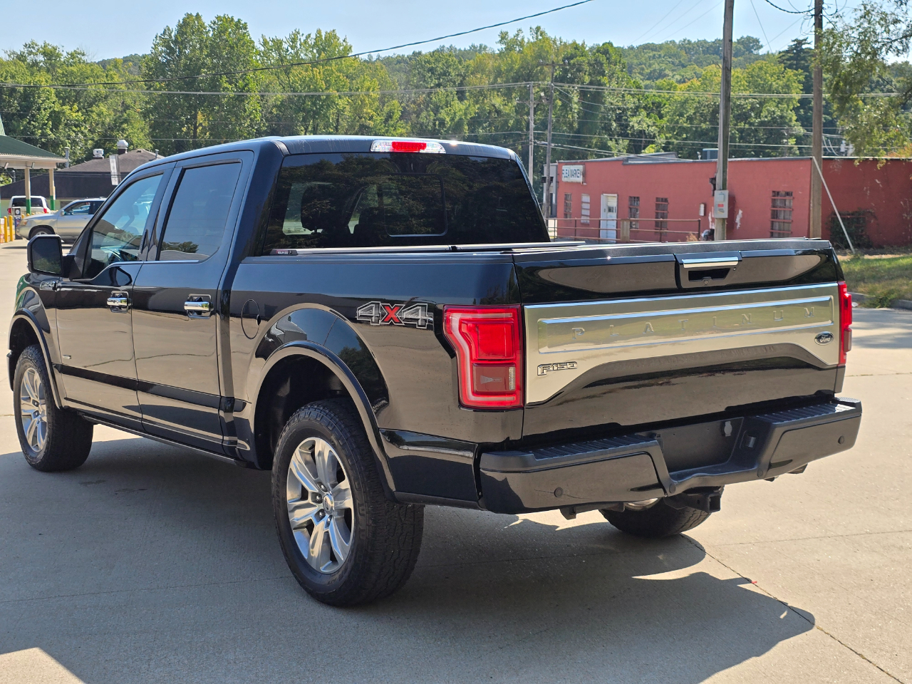 Ford F-150 Platinum SuperCrew 5.5-ft. Bed 4WD 2016 Ford F-150 Platinum SuperCrew 5.5-ft. Bed 4WD 2016