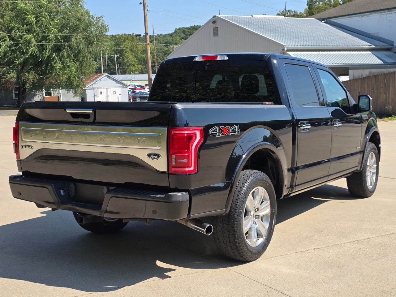 Ford F-150 Platinum SuperCrew 5.5-ft. Bed 4WD 2016 Ford F-150 Platinum SuperCrew 5.5-ft. Bed 4WD 2016