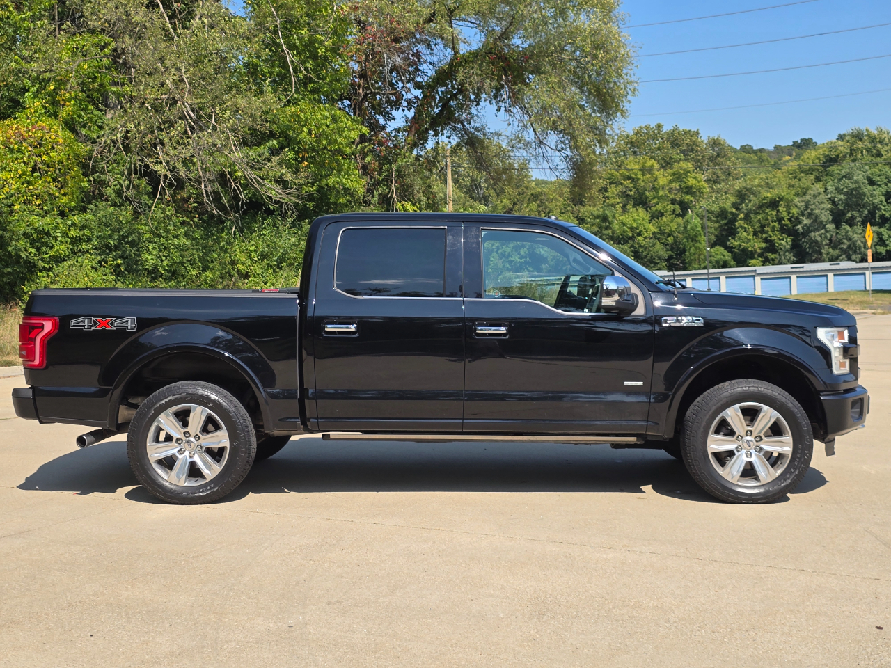 Ford F-150 Platinum SuperCrew 5.5-ft. Bed 4WD 2016 Ford F-150 Platinum SuperCrew 5.5-ft. Bed 4WD 2016