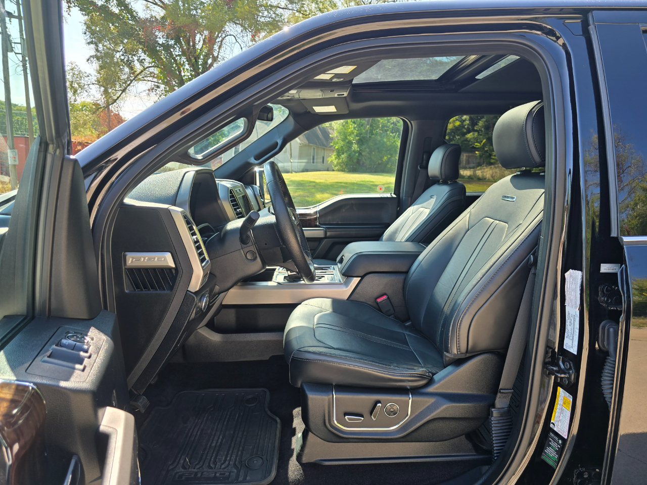 Ford F-150 Platinum SuperCrew 5.5-ft. Bed 4WD 2016 Ford F-150 Platinum SuperCrew 5.5-ft. Bed 4WD 2016