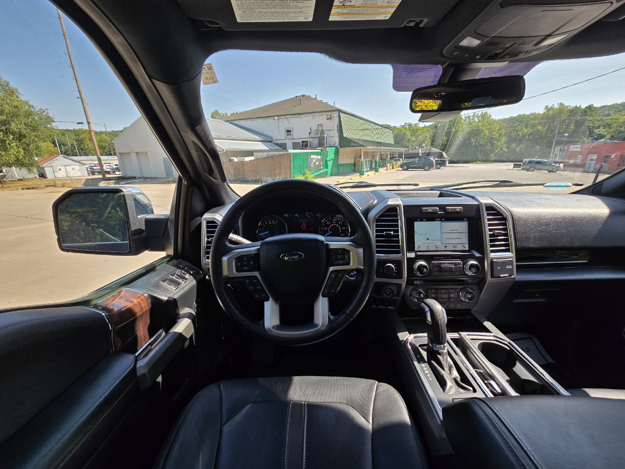 Ford F-150 Platinum SuperCrew 5.5-ft. Bed 4WD 2016 Ford F-150 Platinum SuperCrew 5.5-ft. Bed 4WD 2016