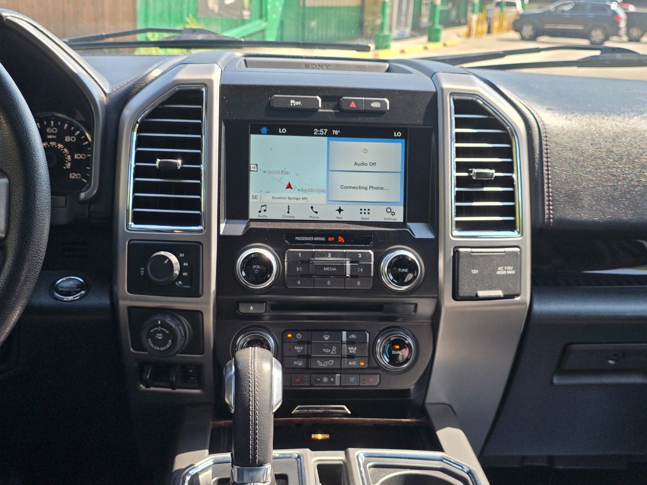 Ford F-150 Platinum SuperCrew 5.5-ft. Bed 4WD 2016 Ford F-150 Platinum SuperCrew 5.5-ft. Bed 4WD 2016