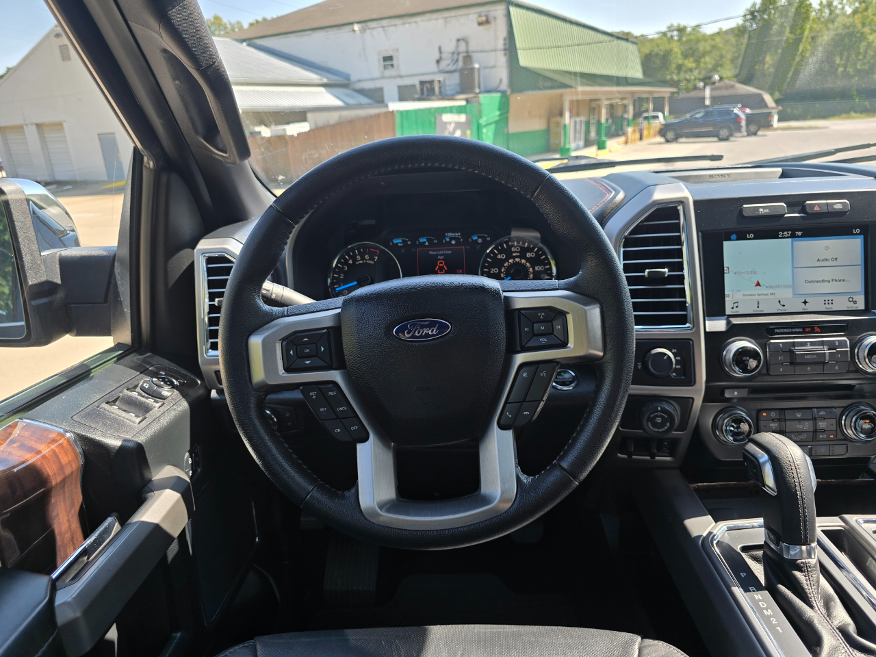 Ford F-150 Platinum SuperCrew 5.5-ft. Bed 4WD 2016 Ford F-150 Platinum SuperCrew 5.5-ft. Bed 4WD 2016