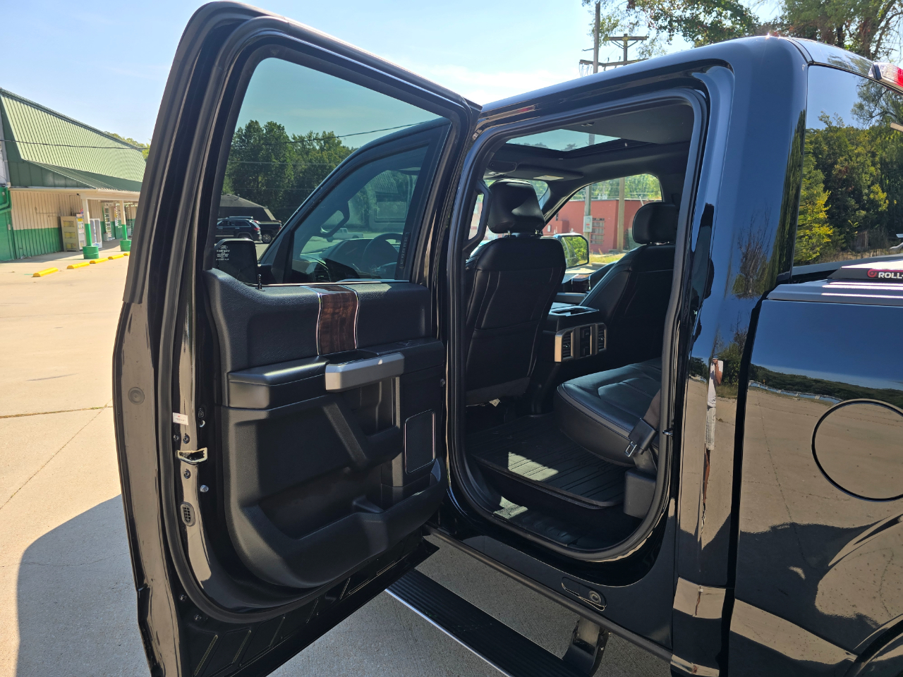 Ford F-150 Platinum SuperCrew 5.5-ft. Bed 4WD 2016 Ford F-150 Platinum SuperCrew 5.5-ft. Bed 4WD 2016