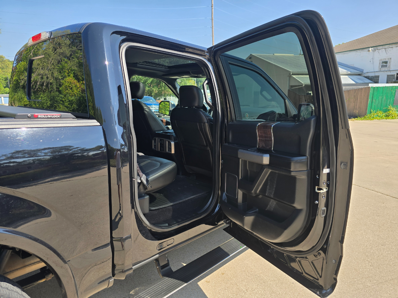 Ford F-150 Platinum SuperCrew 5.5-ft. Bed 4WD 2016 Ford F-150 Platinum SuperCrew 5.5-ft. Bed 4WD 2016