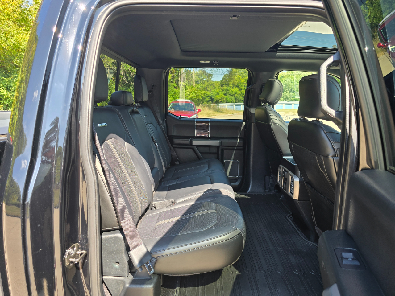 Ford F-150 Platinum SuperCrew 5.5-ft. Bed 4WD 2016 Ford F-150 Platinum SuperCrew 5.5-ft. Bed 4WD 2016
