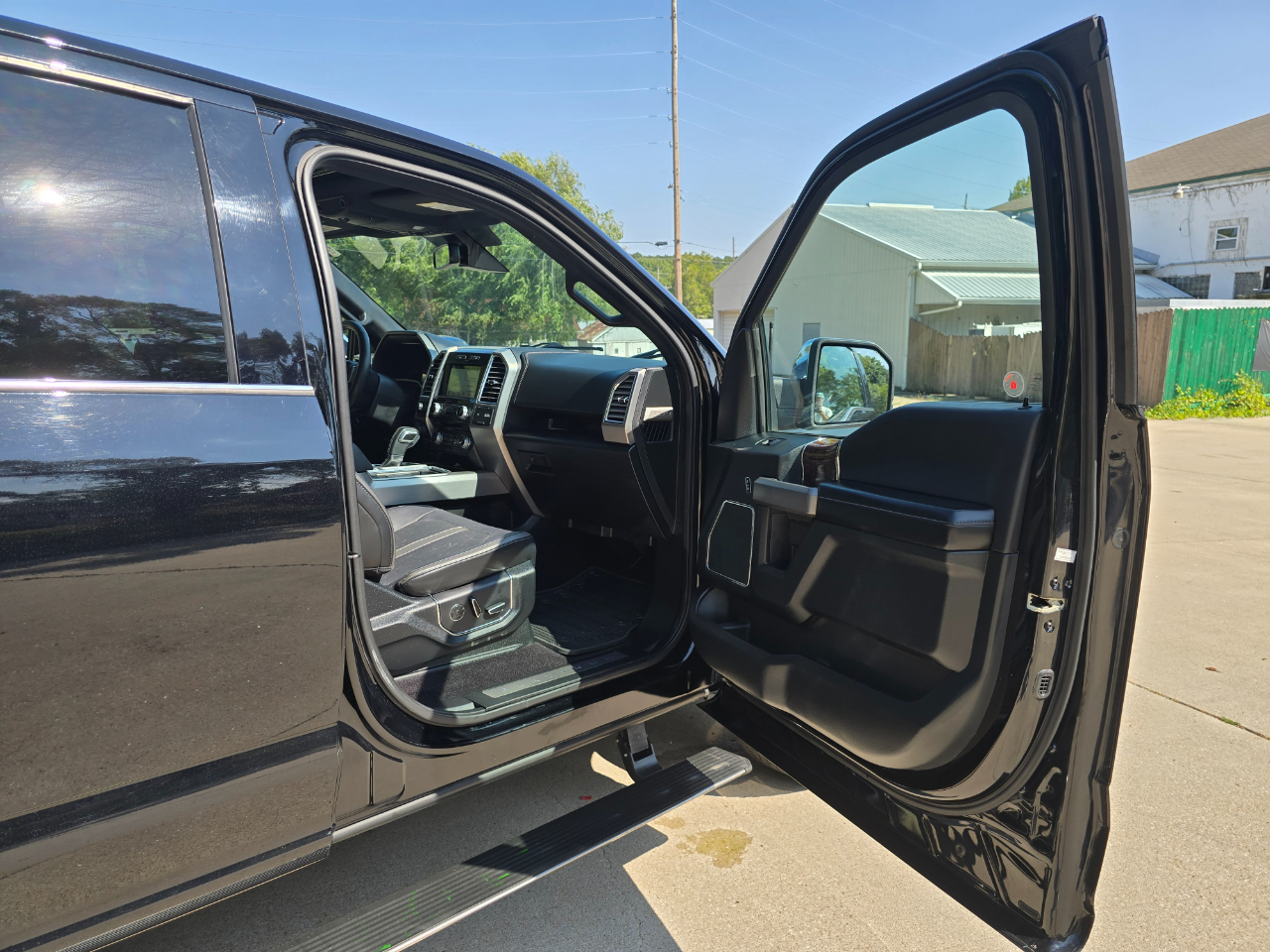 Ford F-150 Platinum SuperCrew 5.5-ft. Bed 4WD 2016 Ford F-150 Platinum SuperCrew 5.5-ft. Bed 4WD 2016