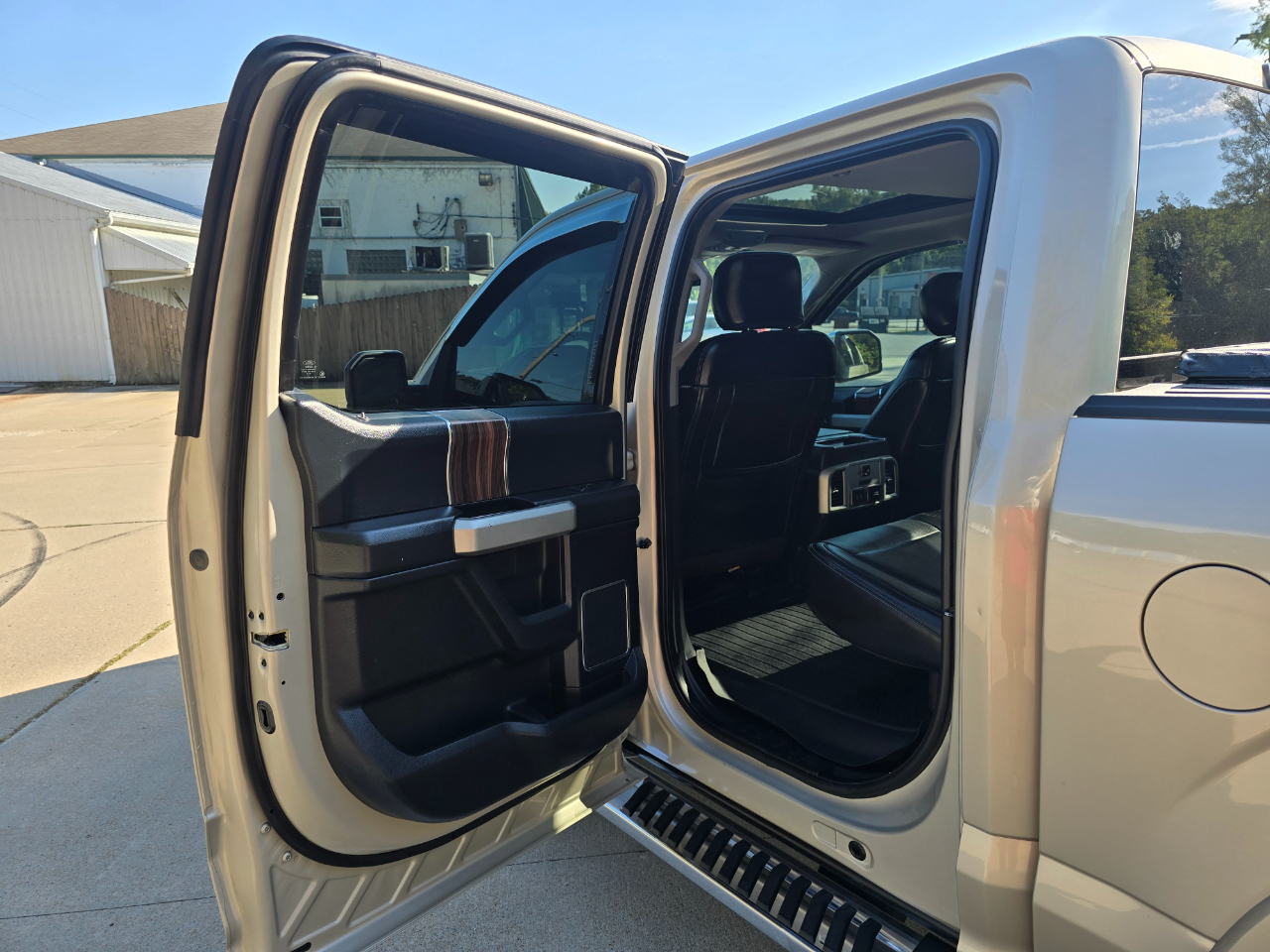 Ford F-150 Lariat SuperCrew 6.5-ft. Bed 4WD 2017 Ford F-150 Lariat SuperCrew 6.5-ft. Bed 4WD 2017