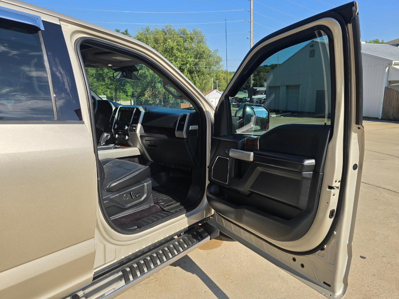 Ford F-150 Lariat SuperCrew 6.5-ft. Bed 4WD 2017 Ford F-150 Lariat SuperCrew 6.5-ft. Bed 4WD 2017