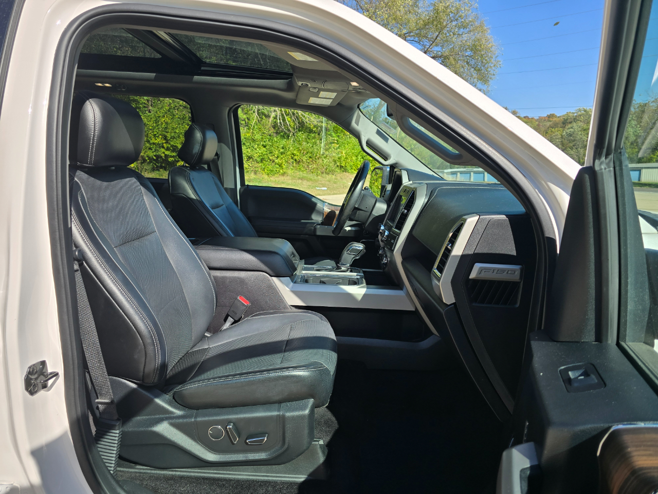 Ford F-150 Lariat SuperCrew 6.5-ft. Bed 4WD 2017 Ford F-150 Lariat SuperCrew 6.5-ft. Bed 4WD 2017