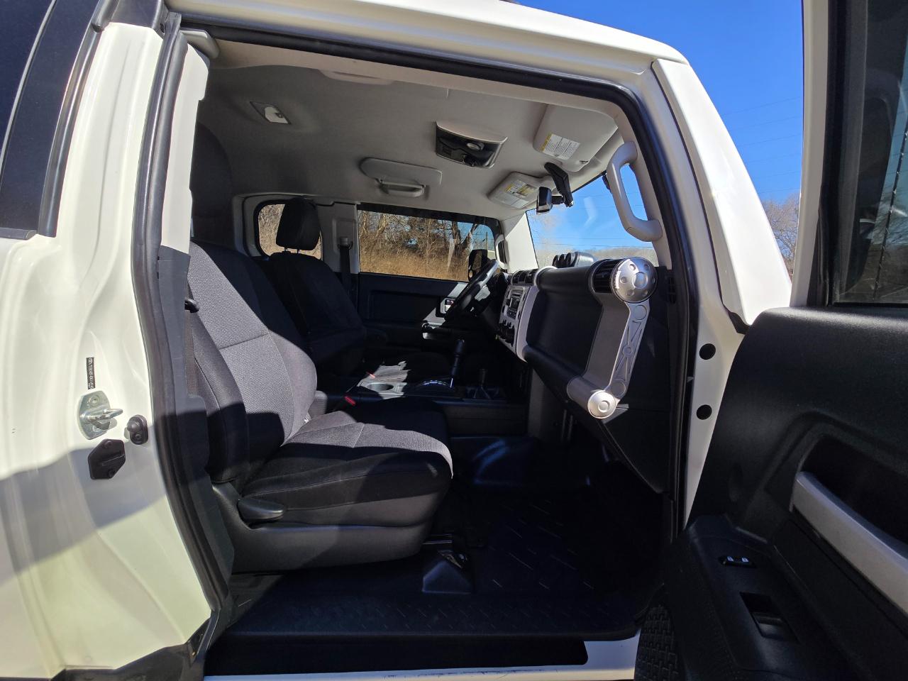 Toyota FJ Cruiser 4WD AT 2013