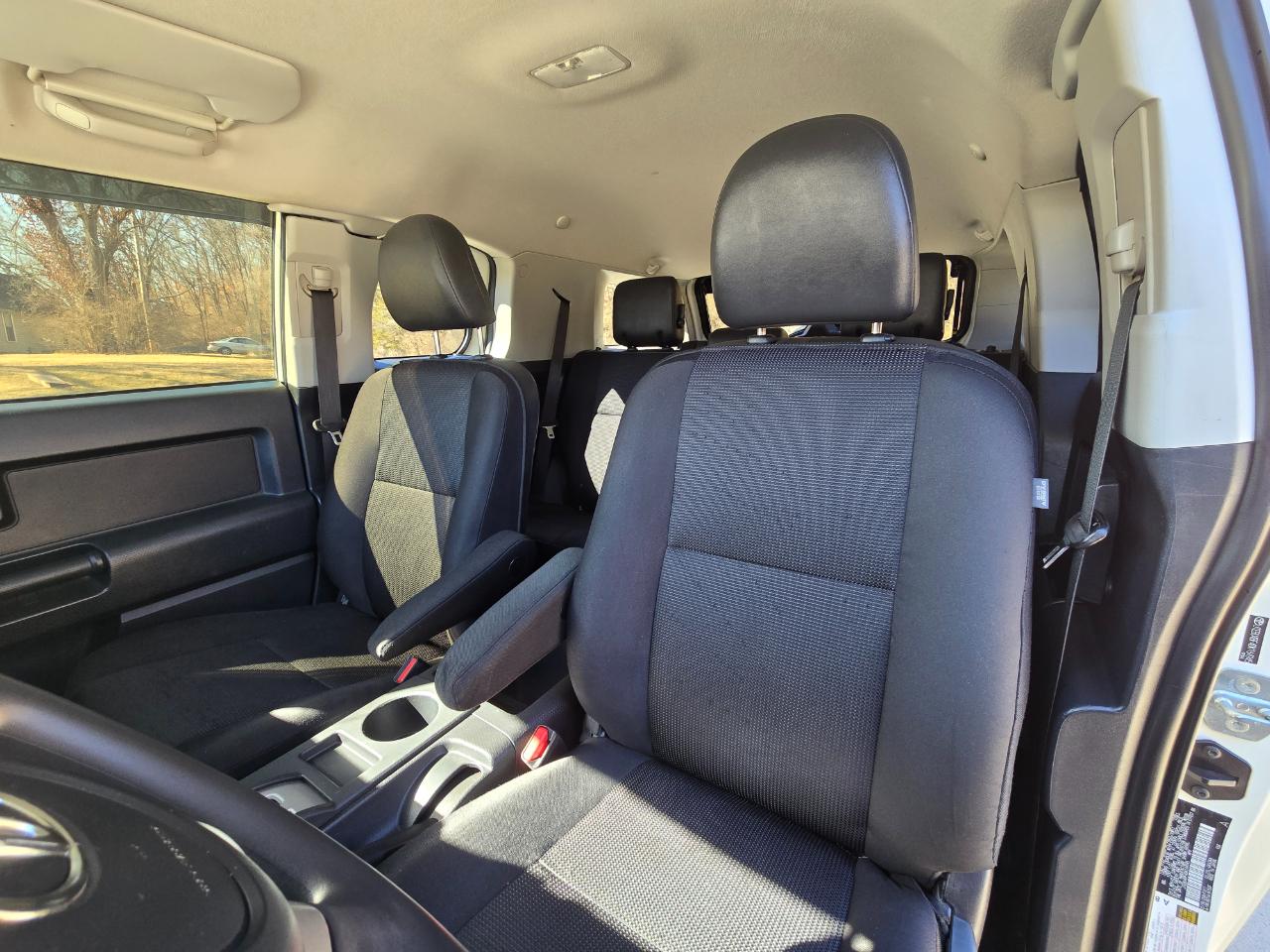 Toyota FJ Cruiser 4WD AT 2013