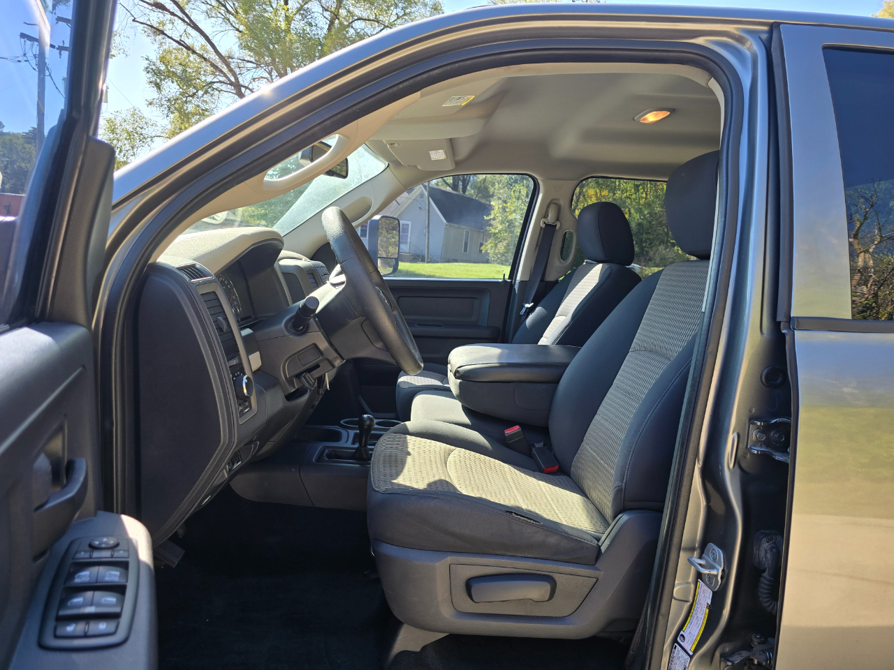 RAM 2500 ST Crew Cab SWB 4WD 2012 RAM 2500 ST Crew Cab SWB 4WD 2012