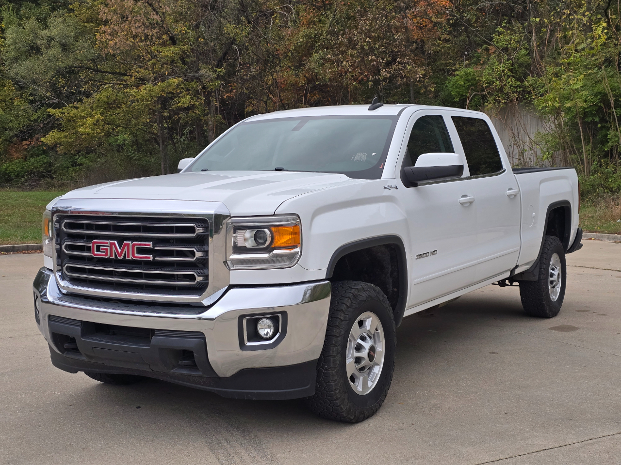 GMC Sierra 2500HD SLE Crew Cab 4WD 2016 GMC Sierra 2500HD SLE Crew Cab 4WD 2016