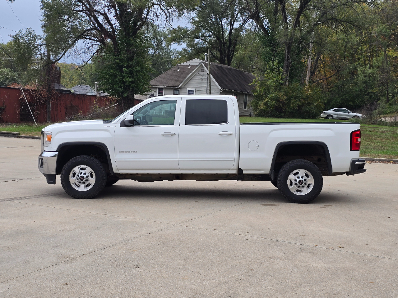 GMC Sierra 2500HD SLE Crew Cab 4WD 2016 GMC Sierra 2500HD SLE Crew Cab 4WD 2016