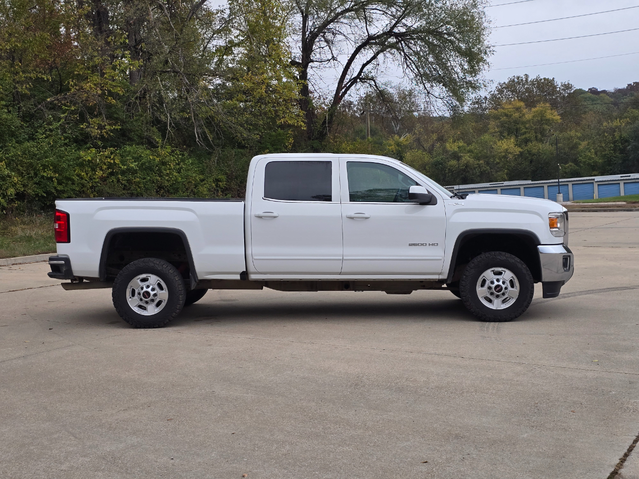 GMC Sierra 2500HD SLE Crew Cab 4WD 2016 GMC Sierra 2500HD SLE Crew Cab 4WD 2016