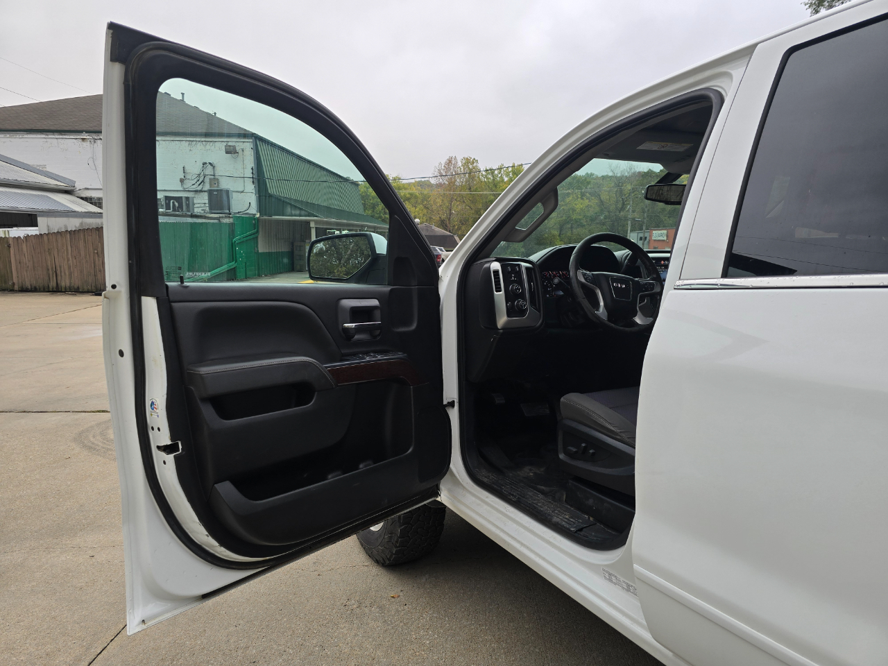 GMC Sierra 2500HD SLE Crew Cab 4WD 2016 GMC Sierra 2500HD SLE Crew Cab 4WD 2016