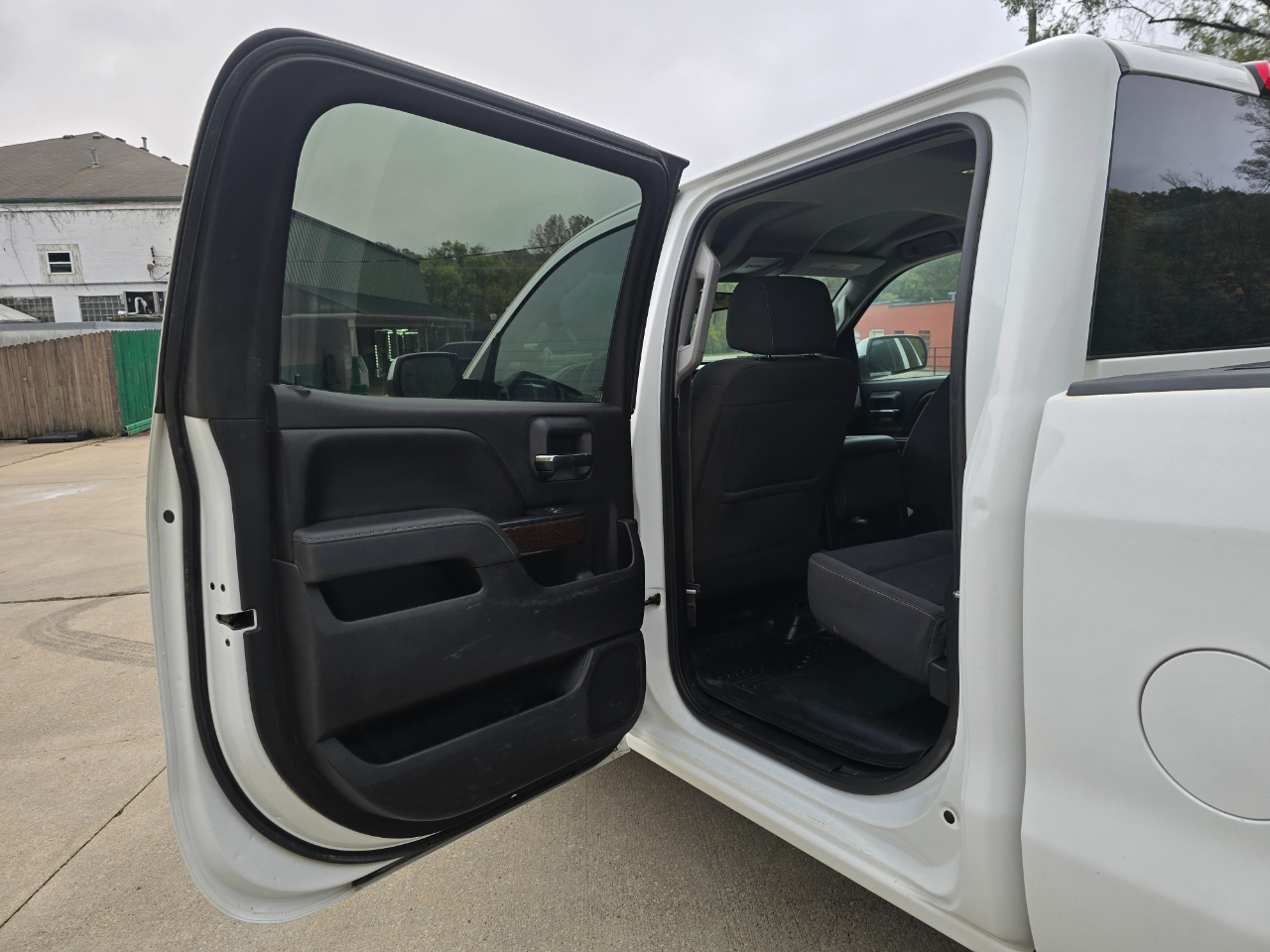 GMC Sierra 2500HD SLE Crew Cab 4WD 2016 GMC Sierra 2500HD SLE Crew Cab 4WD 2016