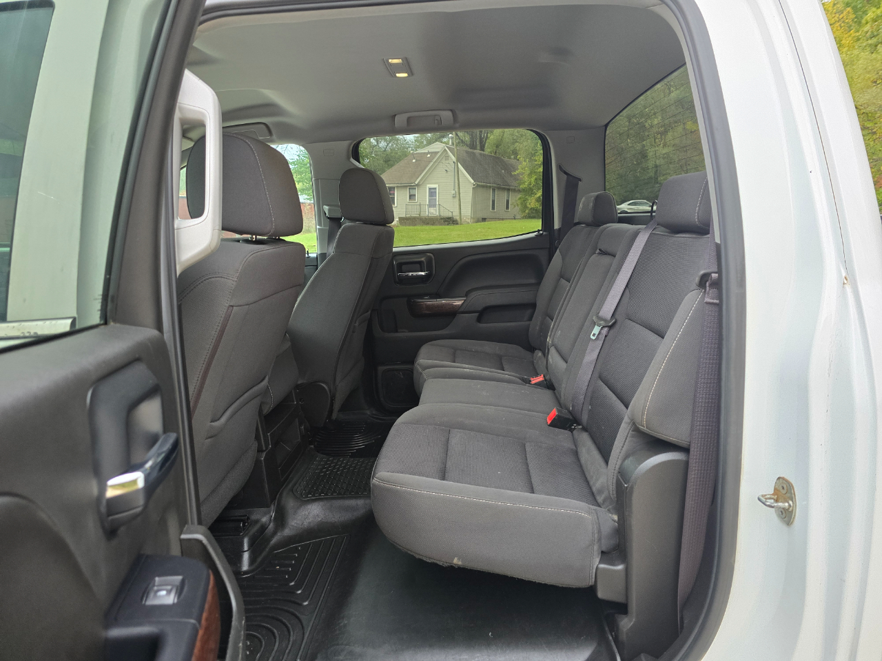 GMC Sierra 2500HD SLE Crew Cab 4WD 2016 GMC Sierra 2500HD SLE Crew Cab 4WD 2016