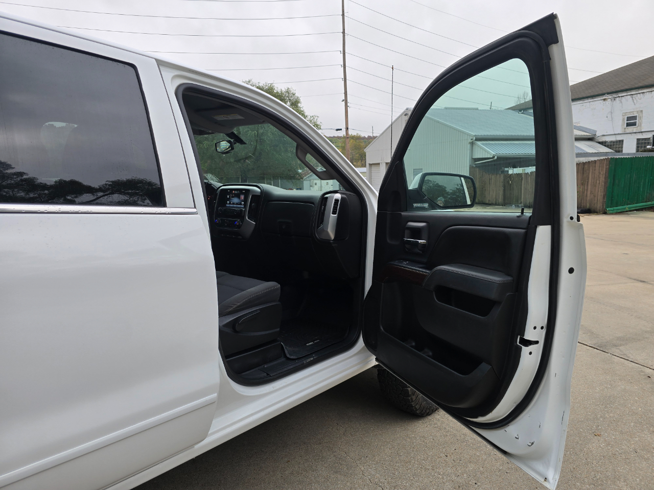 GMC Sierra 2500HD SLE Crew Cab 4WD 2016 GMC Sierra 2500HD SLE Crew Cab 4WD 2016