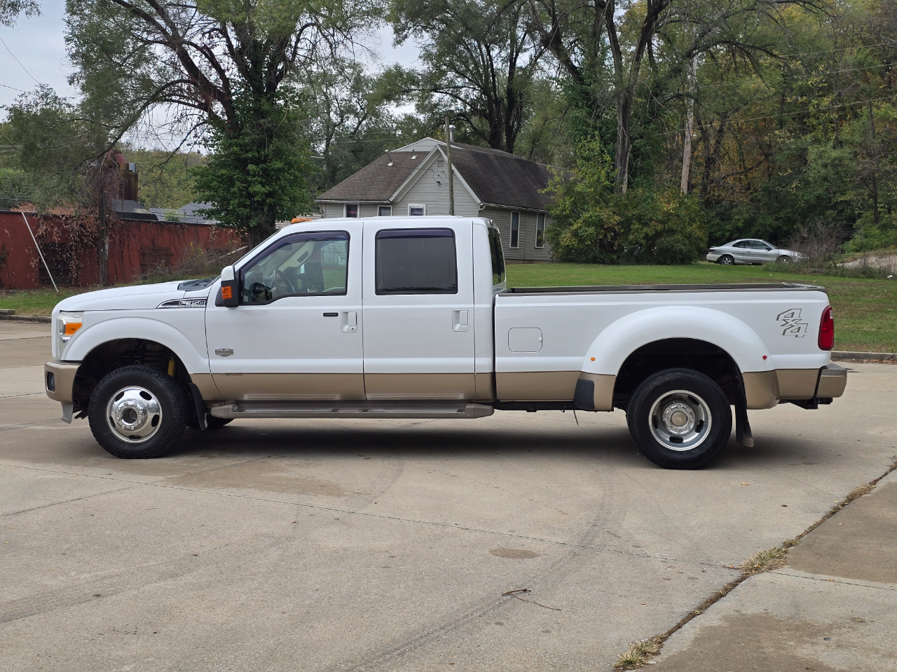Ford F-350 SD King Ranch Crew Cab Long Bed DRW 4WD 2011 Ford F-350 SD King Ranch Crew Cab Long Bed DRW 4WD 2011