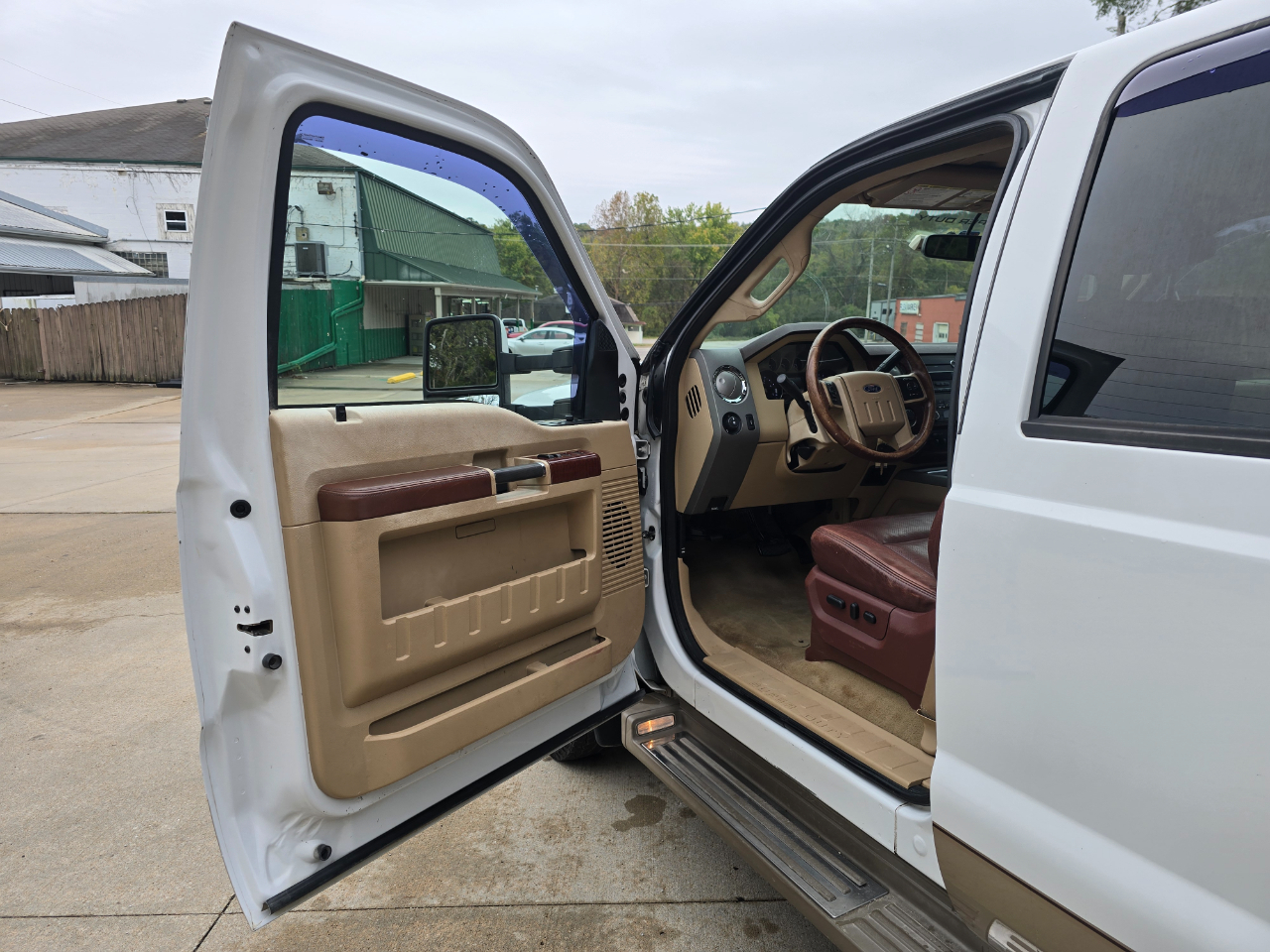 Ford F-350 SD King Ranch Crew Cab Long Bed DRW 4WD 2011 Ford F-350 SD King Ranch Crew Cab Long Bed DRW 4WD 2011
