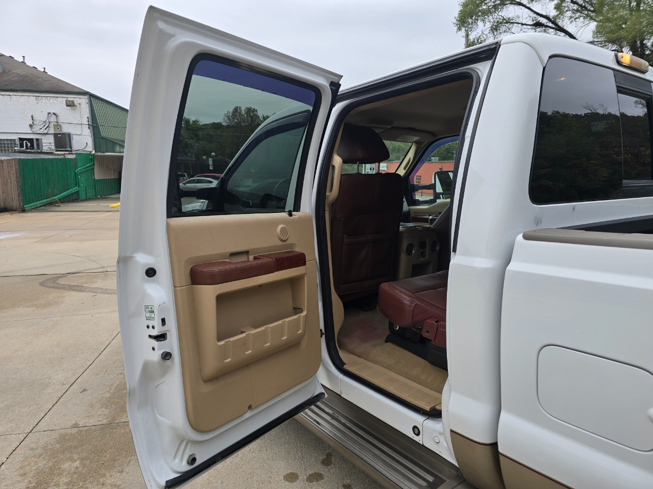 Ford F-350 SD King Ranch Crew Cab Long Bed DRW 4WD 2011 Ford F-350 SD King Ranch Crew Cab Long Bed DRW 4WD 2011