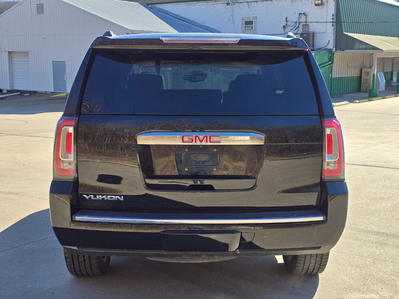 GMC Yukon Denali 4WD 2015