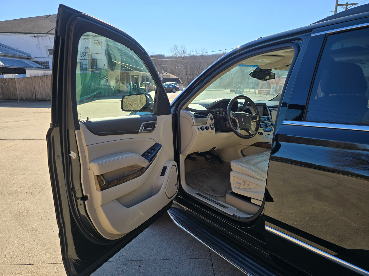 GMC Yukon Denali 4WD 2015