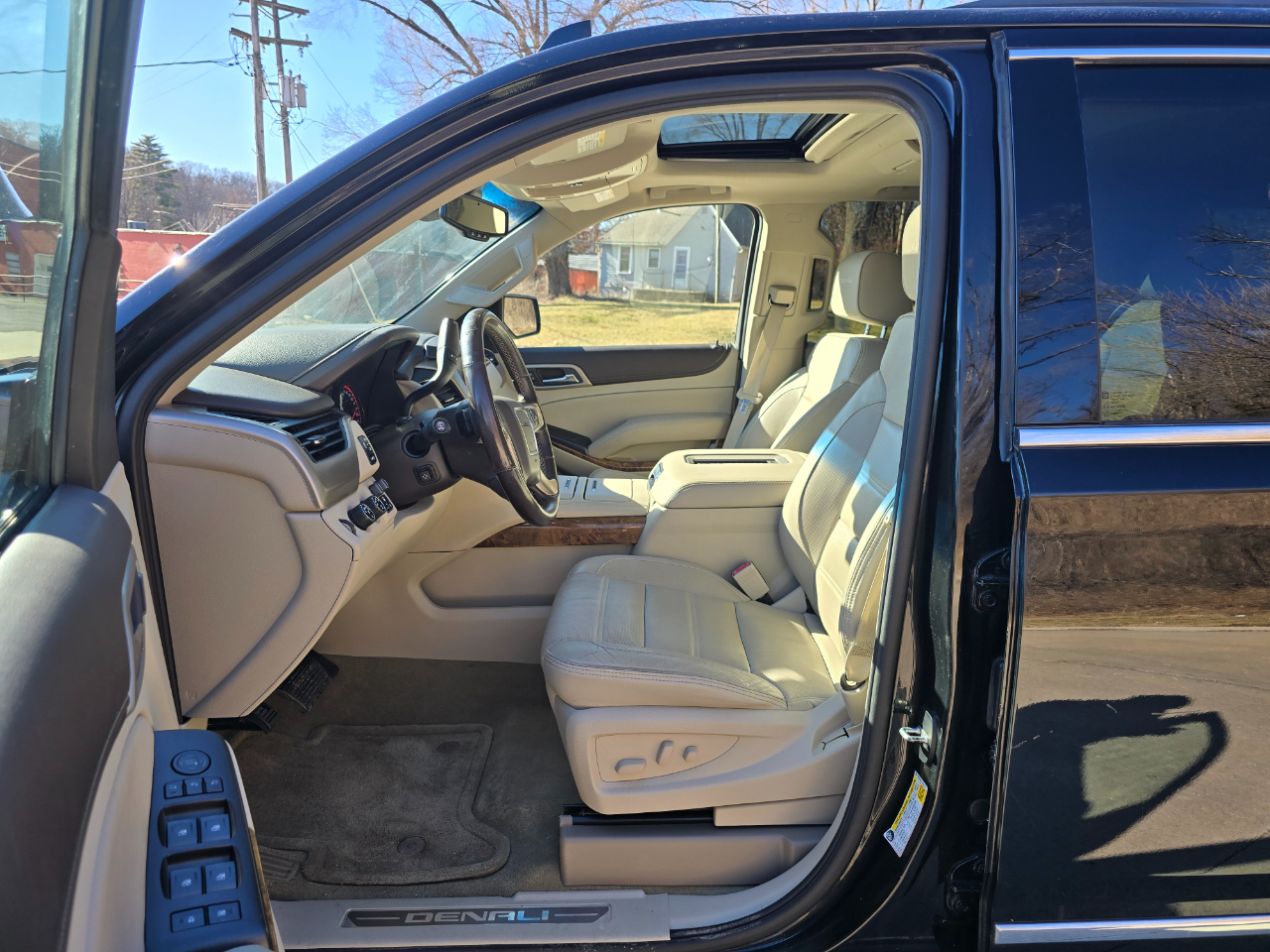 GMC Yukon Denali 4WD 2015