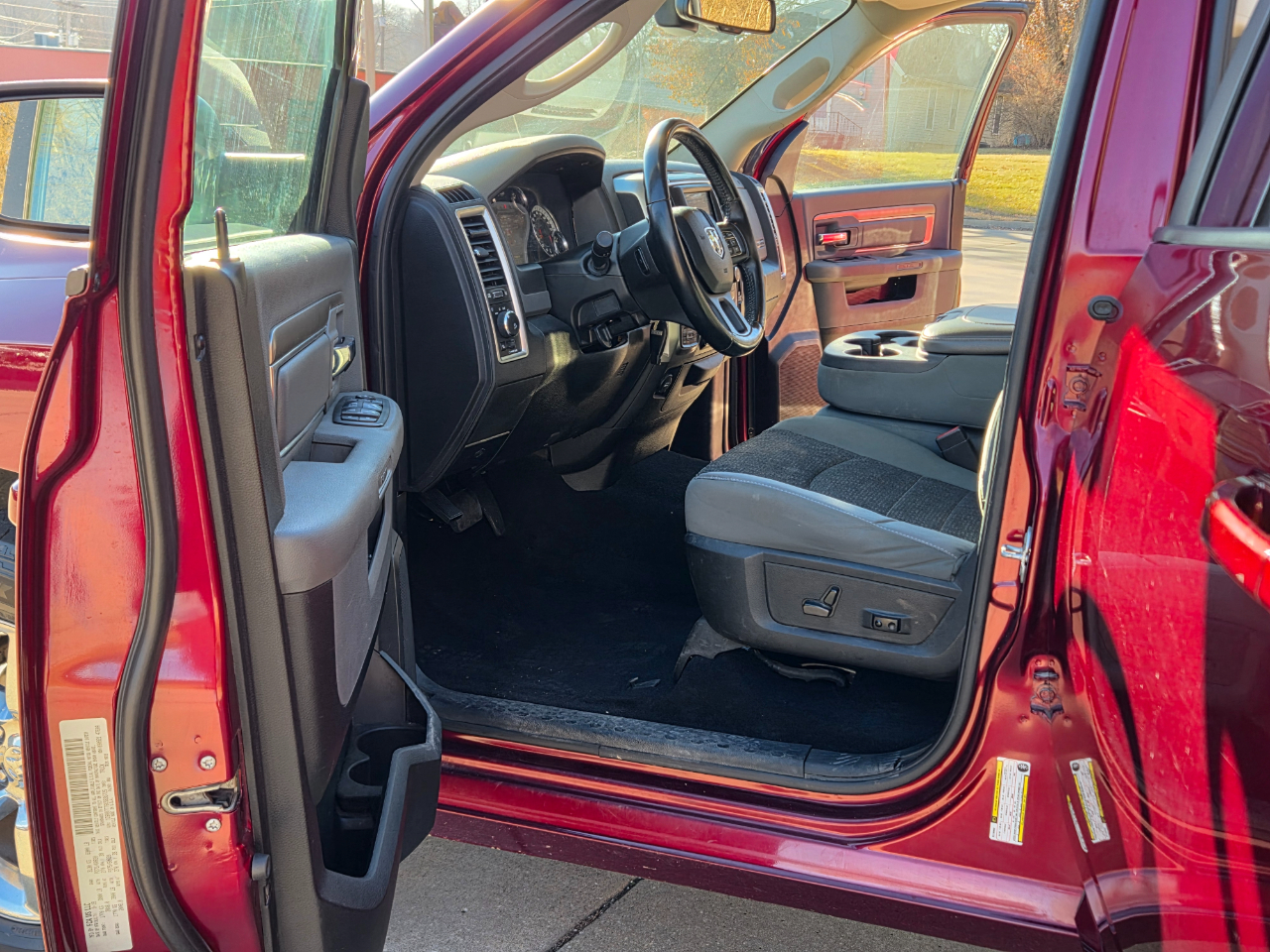 RAM 1500 Classic Big Horn 4x4 Crew Cab 5'7" Box 2019